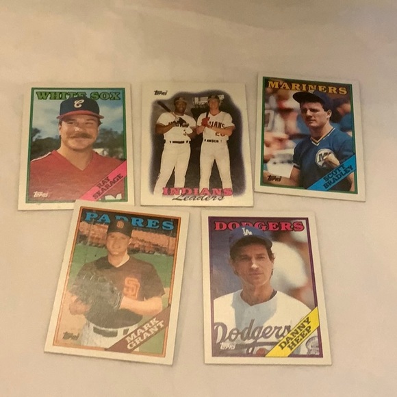 Bundle of Baseball Cards Lot 64** - Picture 5 of 6